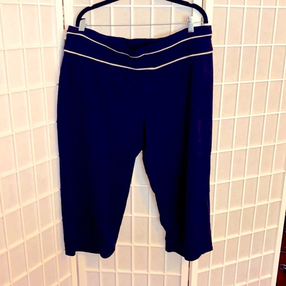 Avenue Capri Stretch Pants New - Picture 1 of 4